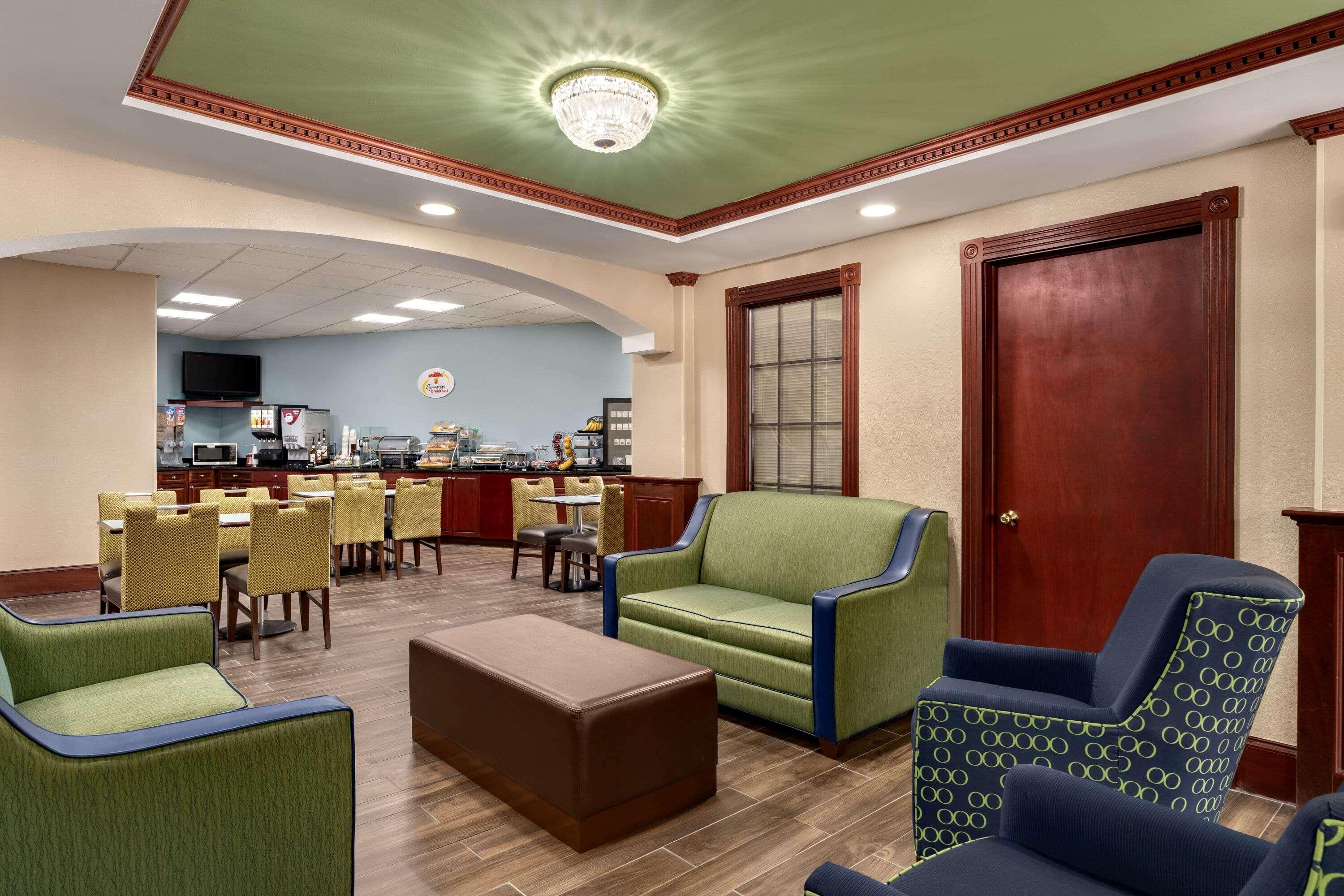 Super 8 By Wyndham West Greenwich/Providence Экстерьер фото
