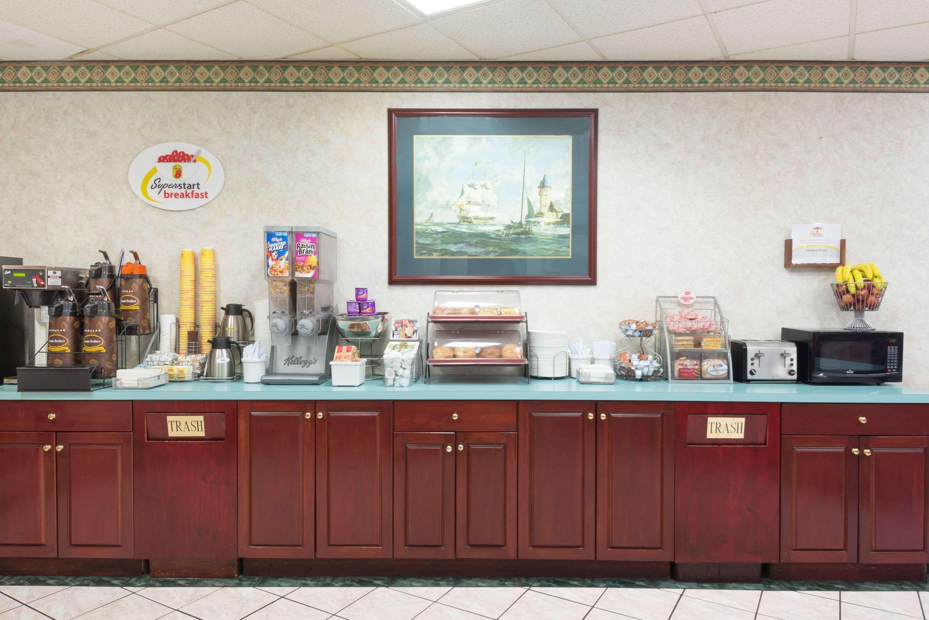 Super 8 By Wyndham West Greenwich/Providence Экстерьер фото